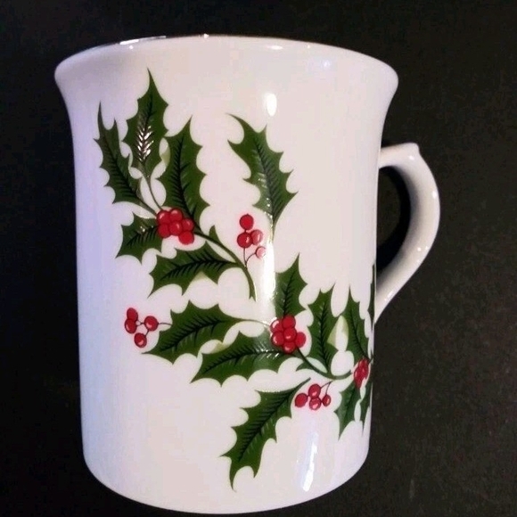 VTG 4 Elegant Fine China Holly/Berries Gold Trimmed Rim/ Handle 6 oz Cup Mugs - Picture 2 of 9